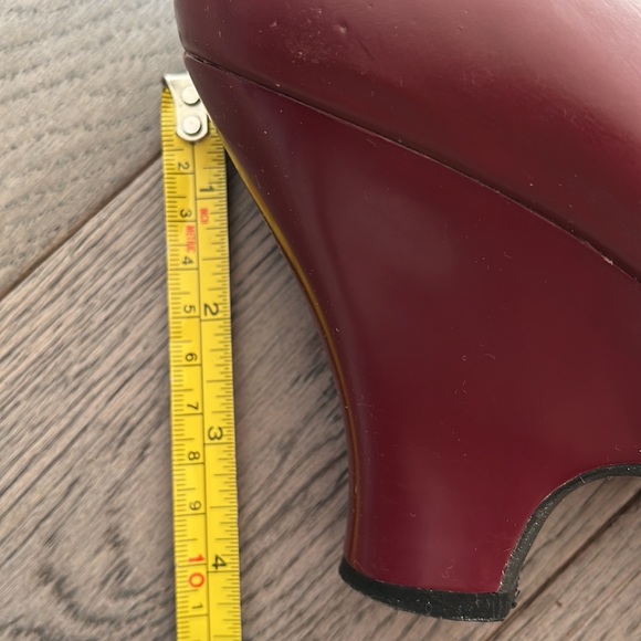 Vintage BCBG MaxAzria pumps - Picture 5 of 5